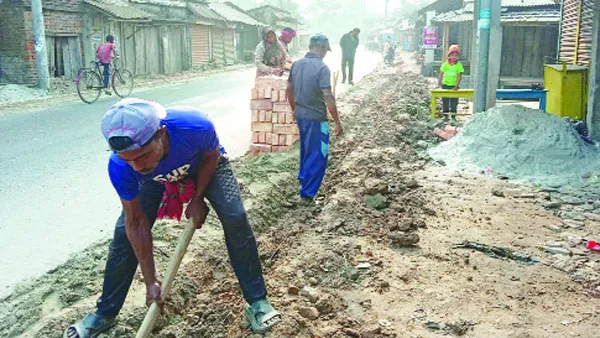 বেতগ্রাম-কয়রা-পাইকগাছা সড়কের কাজ ৫ বছরেও শেষ হয়নি