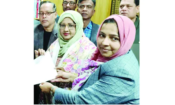 ঝিনাইদহ-৪ আসনে মনোনয়নপত্র কিনলেন মুর্শিদা জামান