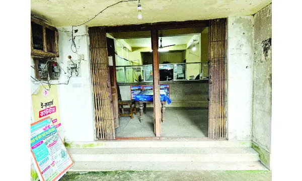 ডাকঘরে এখন আসে বিবাহবিচ্ছেদের নোটিশ আর ব্যাংকের চিঠি
