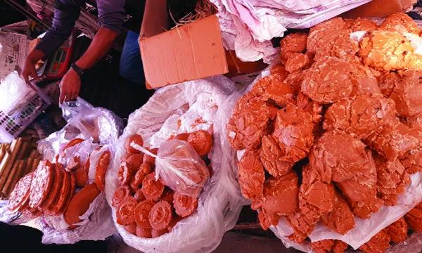 নগরকান্দা-সালথায় ভেজাল খেজুর গুড়ের ব্যবসা জমজমাট