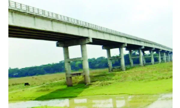 হোসেনপুরে নাব্যতা সঙ্কটে পানিশূন্য ব্রহ্মপুত্র