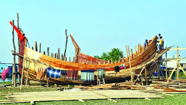 আগুনমুখা নদীর তীরে গড়ে উঠেছে নীরব শিল্পাঞ্চল