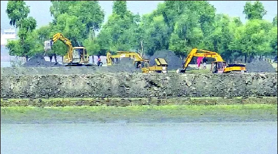ইউএনওর অনুমতিতে উজাড় হচ্ছে ৩০ একরের সংরক্ষিত বনভূমি