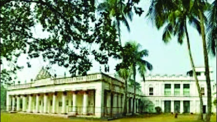 পর্যটকদের দৃষ্টি কাড়ছে গ্রিক স্থাপত্য গাঙ্গাটিয়া জমিদার বাড়ি