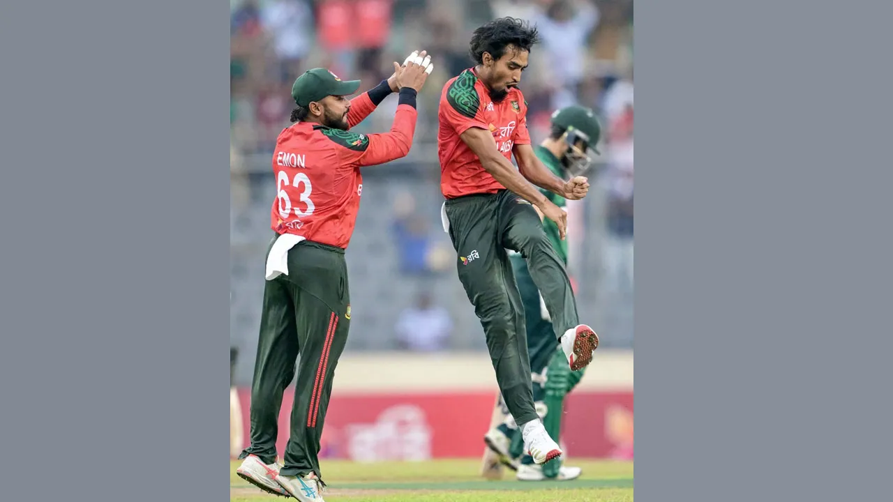 পাকিস্তানকে ১১০ রানে অলআউট করে দিলো বাংলাদেশ