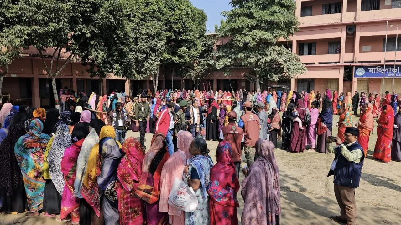কড়া নিরাপত্তায় চলছে বরিশাল-১ আসনের ভোটগ্রহণ