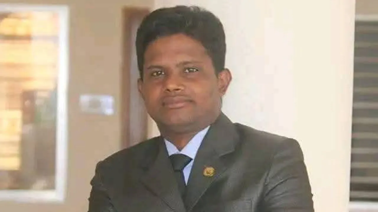 বিদ্যুৎস্পৃষ্ট হয়ে ববি কর্মকর্তার মৃত্যু