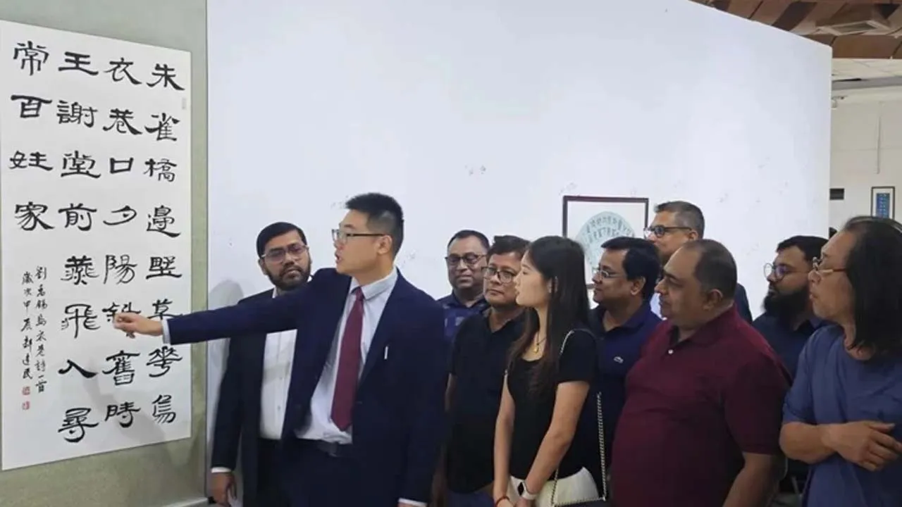বাংলাদেশে প্রথমবারের মতো চীনা ক্যালিগ্রাফি প্রদর্শনী