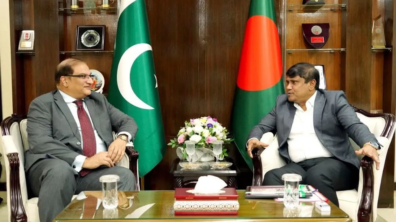 প্রধানমন্ত্রীর প্রতিরক্ষা উপদেষ্টার সাথে পাকিস্তানের হাইকমিশনারের সাক্ষাৎ