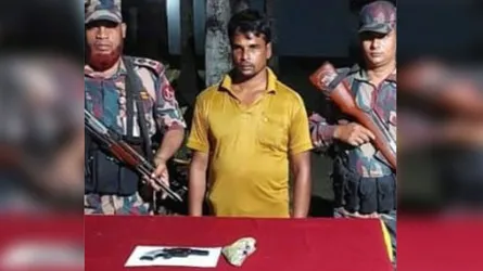বেনাপোল সীমান্তে অস্ত্রসহ যুবক গ্রেফতার
