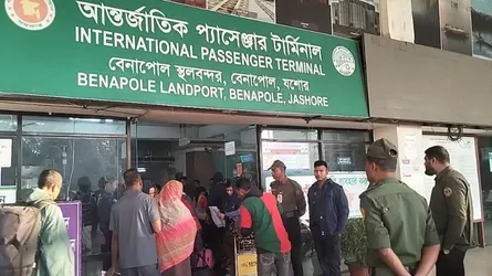 বেনাপোল বন্দর থেকে তুলে নেয়া হলো এপিবিএন