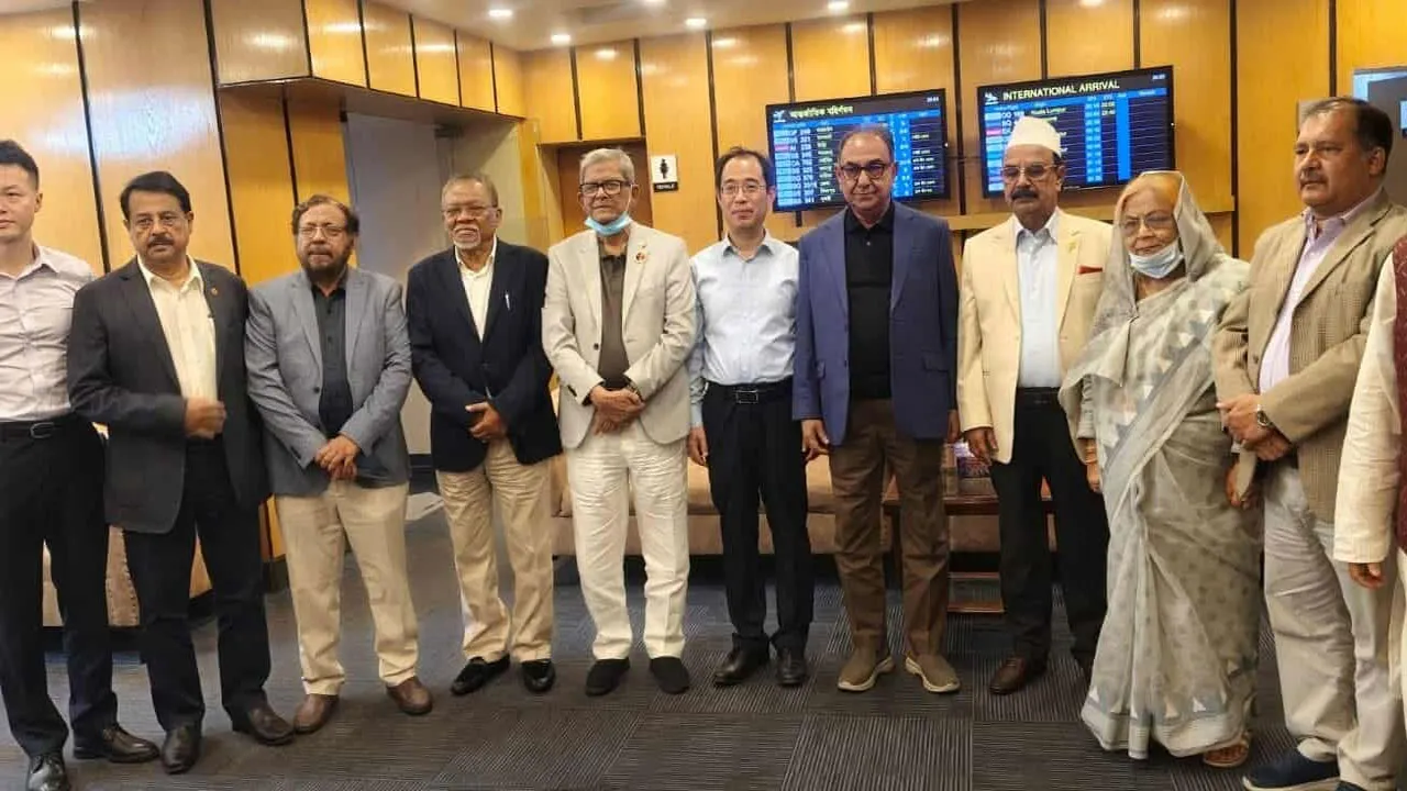 চীনের উদ্দেশে বিএনপির প্রতিনিধি দলের ঢাকা ত্যাগ