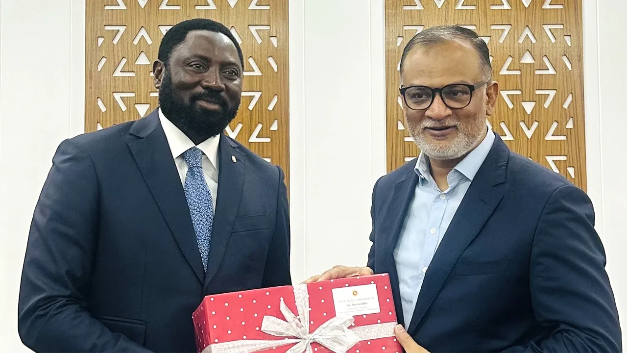বাণিজ্য উপদেষ্টার সাথে গাম্বিয়ার পররাষ্ট্রমন্ত্রীর সাক্ষাৎ