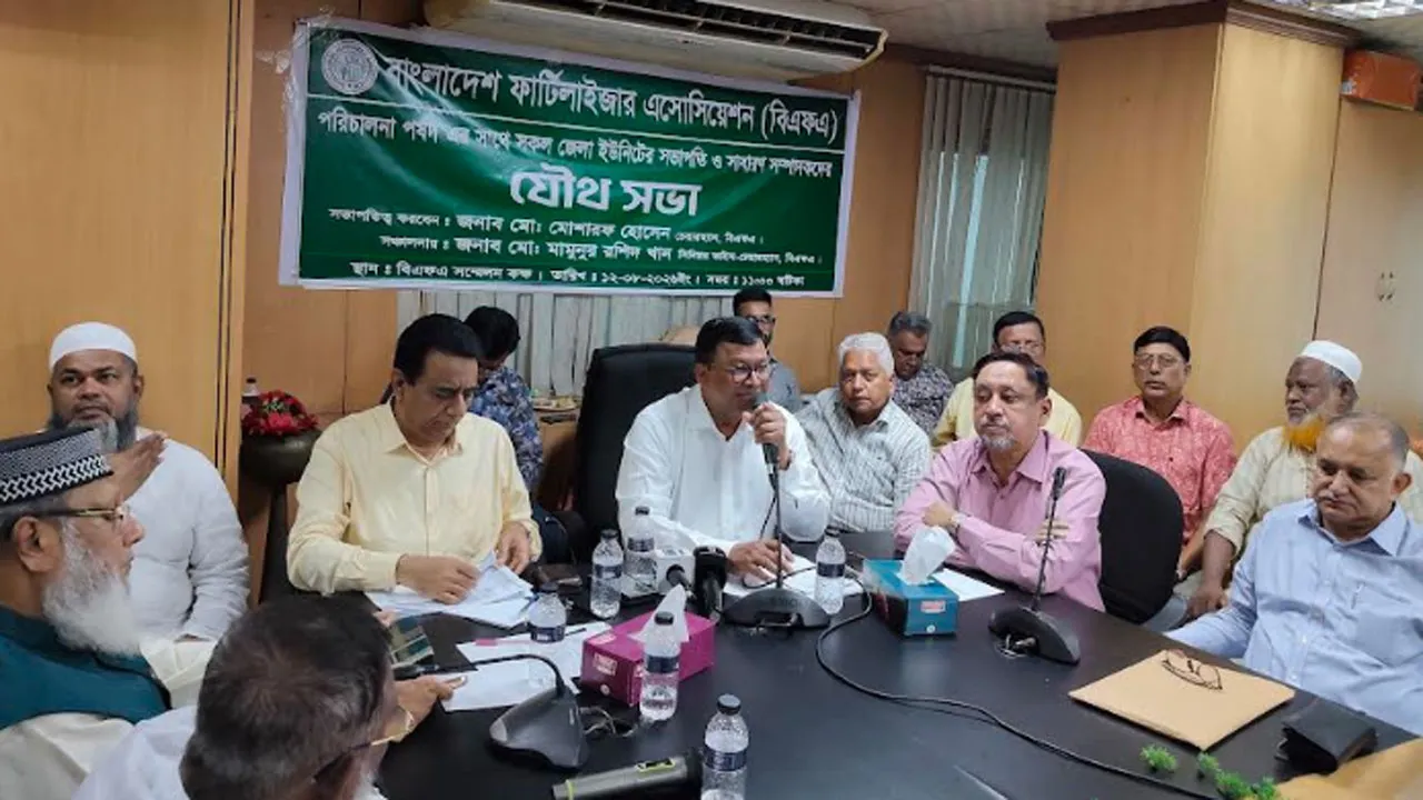 ‘সরকারকে বিপদে ফেলতে পিক সিজনে নতুন সার ডিলার নীতিমালা জারি’