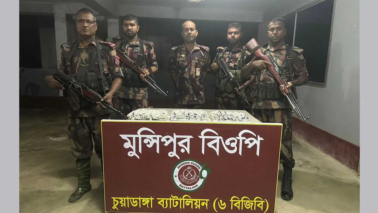 চুয়াডাঙ্গায় ভারত সীমান্তে ১২ কেজি রুপার গয়না জব্দ