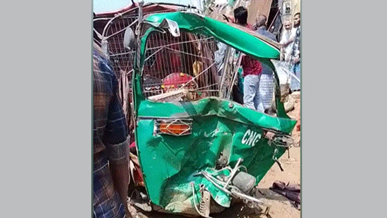 ভালুকায় মাইক্রোবাস-সিএনজি মুখোমুখি সংঘর্ষে নিহত বেড়ে ২