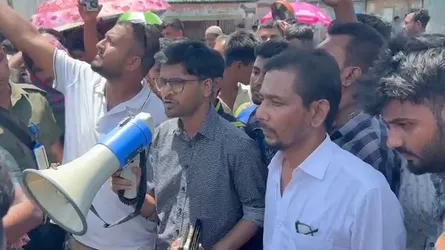 আসন বিন্যাসের প্রতিবাদে ভাঙ্গায় অবরোধ : ইউএনওর আশ্বাসে কর্মসূচি স্থগিত