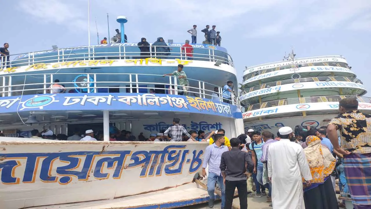 ভোলার ইলিশাঘাটে ঈদে ঘরমুখো মানুষের ঢল