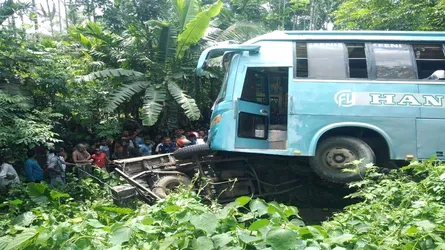 ঝালকাঠিতে বাস-পিকআপের সংঘর্ষে নিহত ২