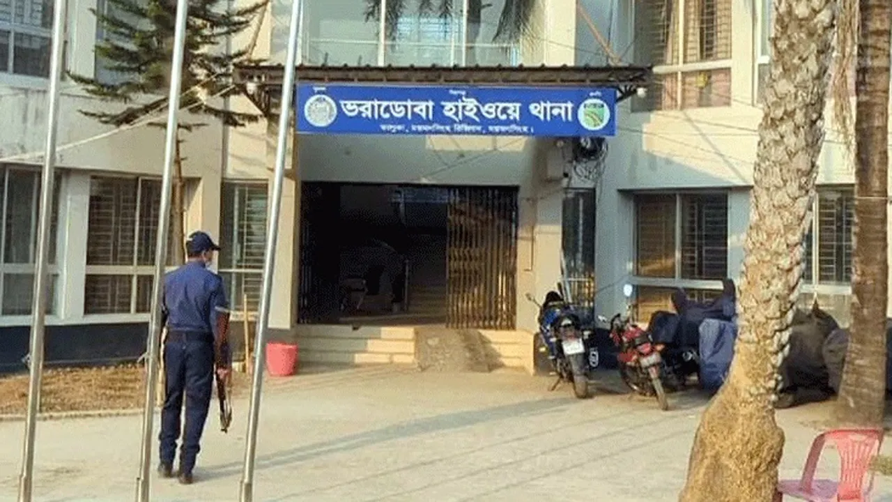ভালুকায় কাভার্ডভ্যানের চাপায় নিহত ১