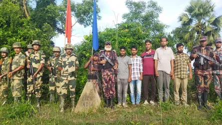 ভারতে অনুপ্রবেশ করা ৫ বাংলাদেশীকে হস্তান্তর করল বিএসএফ