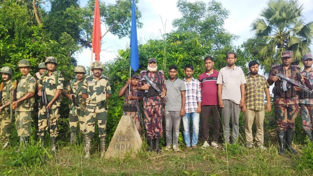 ভারতে অনুপ্রবেশ করা ৫ বাংলাদেশীকে হস্তান্তর করল বিএসএফ