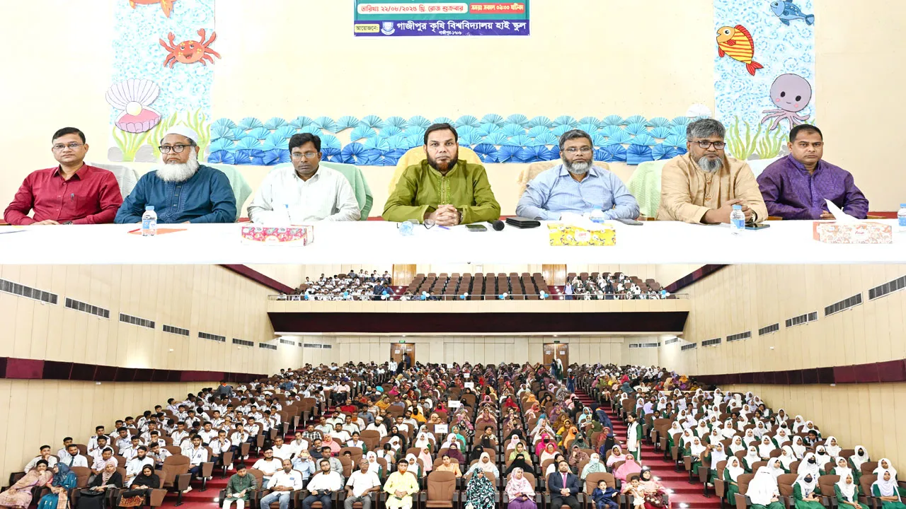 শিক্ষার্থীদের মানবিক মানুষ হতে হবে : গাকৃবি ভিসি