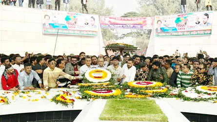 মহান বিজয় দিবসে শহীদ জিয়ার মাজারে যুবদলের শ্রদ্ধা