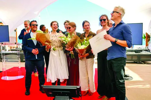 ইমারসিভ প্রতিযোগিতায় কানে ‘ফ্রম ডাস্ট’-এর বাজিমাত
