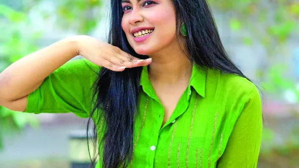 চার ভাষাতেই গাইতে পারেন তাসনিম আনিকা