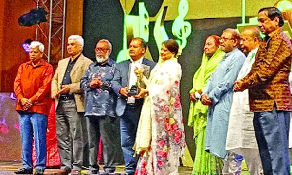 আজীবন সম্মাননায় কনকচাঁপা
