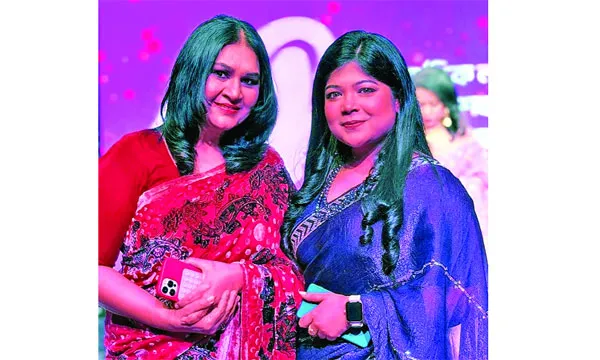 নারী দিবসে একই অনুষ্ঠানে বিচারকের সাথে টুশি