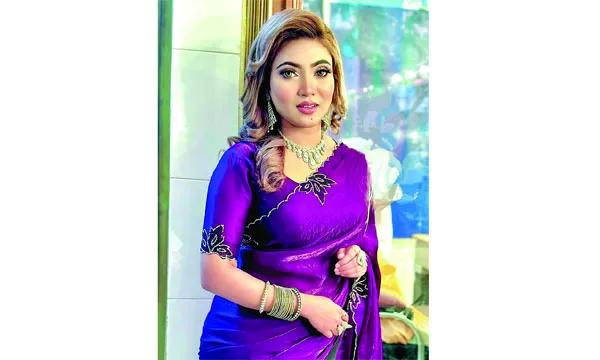 চাকরি ছেড়ে গানেই ব্যস্ত নিশি শ্রাবণী