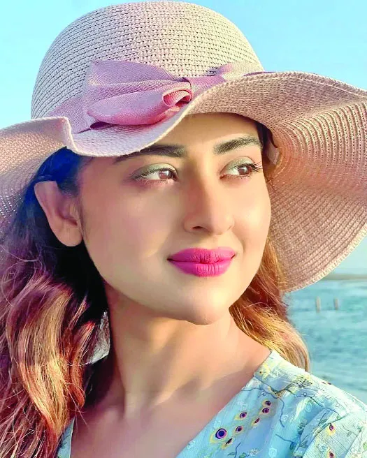আট বছর পর একই প্রতিষ্ঠানের বিজ্ঞাপনে বুবলী