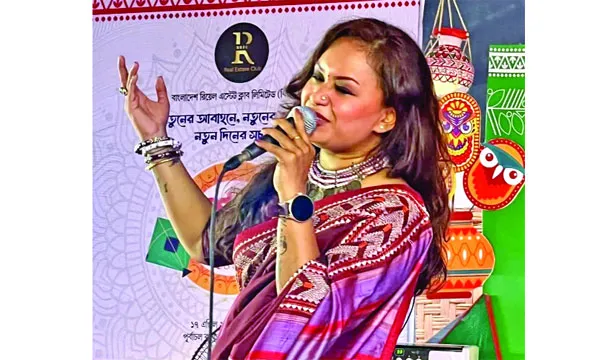 একই দিনে দুই স্টেজ শো’তে শাপলা