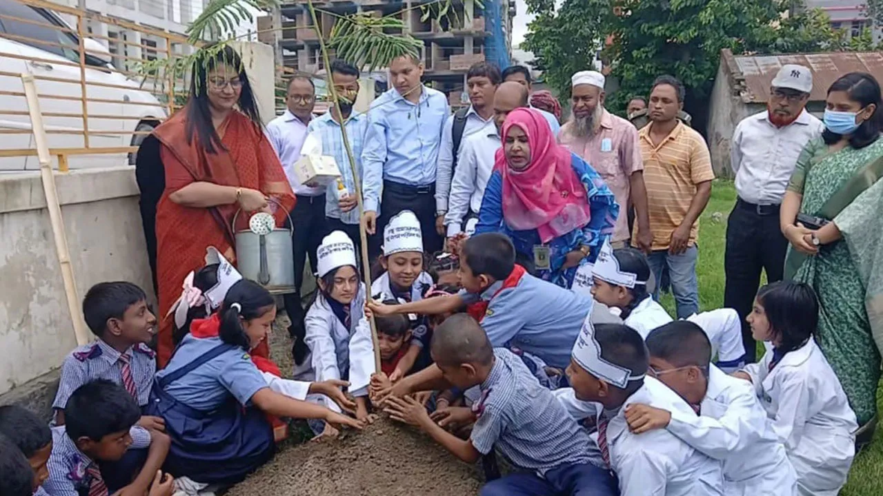 দেশের সব মাধ্যমিক বিদ্যালয়ে একযোগে বৃক্ষরোপণ সোমবার
