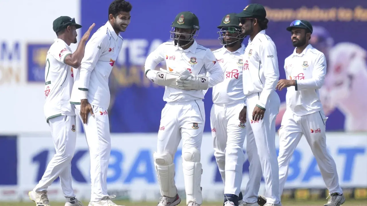 ২ উইকেট হারিয়ে বিপদে শ্রীলঙ্কা