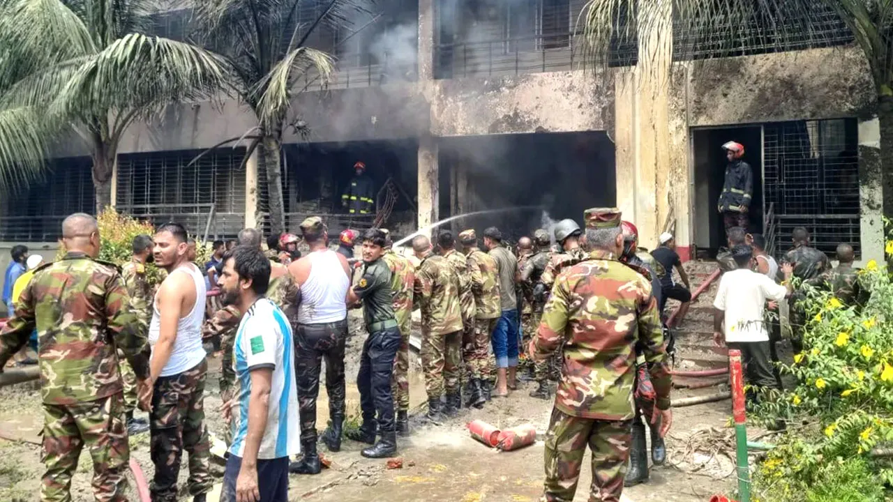 রাজধানীতে বিমান বিধ্বস্ত : বিষণ্ণ ক্রীড়াঙ্গন