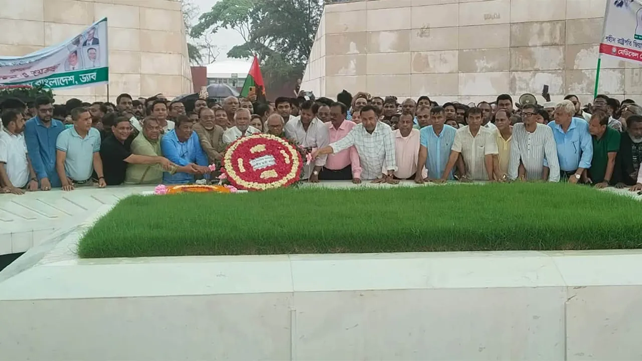 বিএনপির নতুন চার স্থায়ী কমিটির নেতার জিয়ার মাজারে শ্রদ্ধা ও অঙ্গীকার