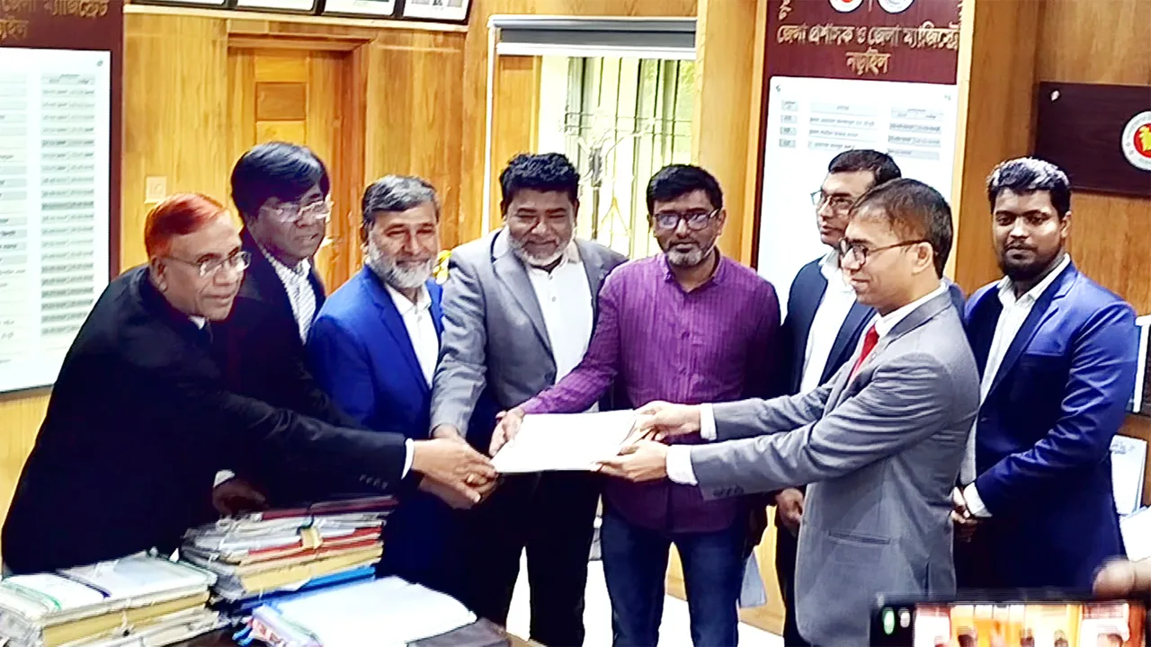 নড়াইল-১ আসনে বিএনপি প্রার্থীর পক্ষে মনোনয়নপত্র সংগ্রহ