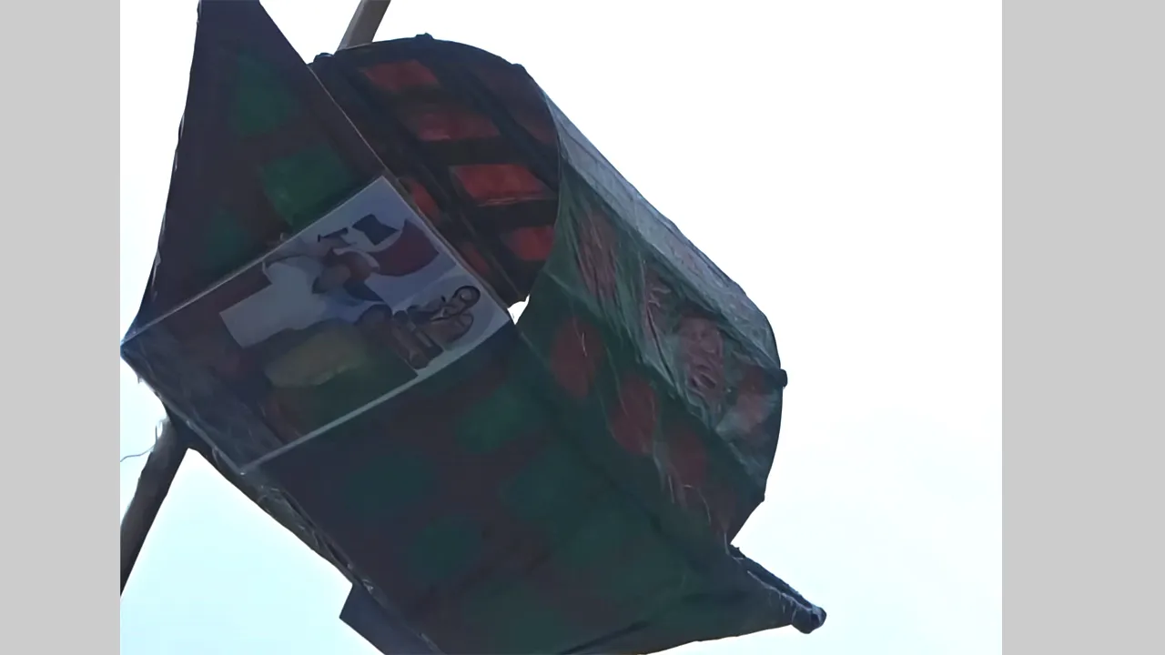 ভূরুঙ্গামারীতে রাস্তায় নৌকা ঝুলানোর ঘটনায় আ’লীগ কর্মী গ্রেফতার