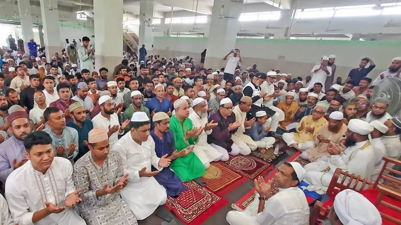গণঅভ্যুত্থানে শহীদদের স্মরণে বগুড়ায় বিএনপির শোক মিছিল ও দোয়া