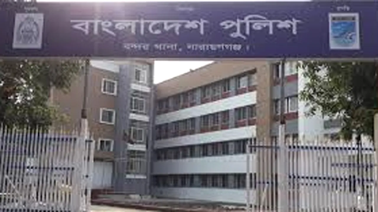 চট্টগ্রামে পুলিশের উপর হামলা, অস্ত্রসহ আ’লীগ নেতা গ্রেফতার