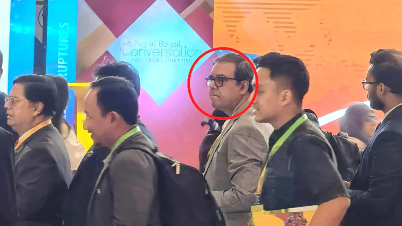 গণঅভ্যুত্থানে হত্যাচেষ্টা মামলার আসামি জাবি শিক্ষক সিজিএসের অনুষ্ঠানে, শিক্ষক-শিক্ষার্থীদের ক্ষোভ