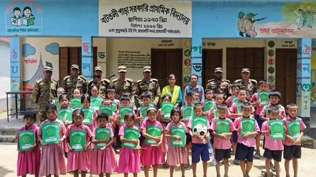 নানিয়ারচর সেনা জোনের উদ্যোগে বিদ্যালয়ে শিক্ষা ও ক্রীড়া সামগ্রী বিতরণ