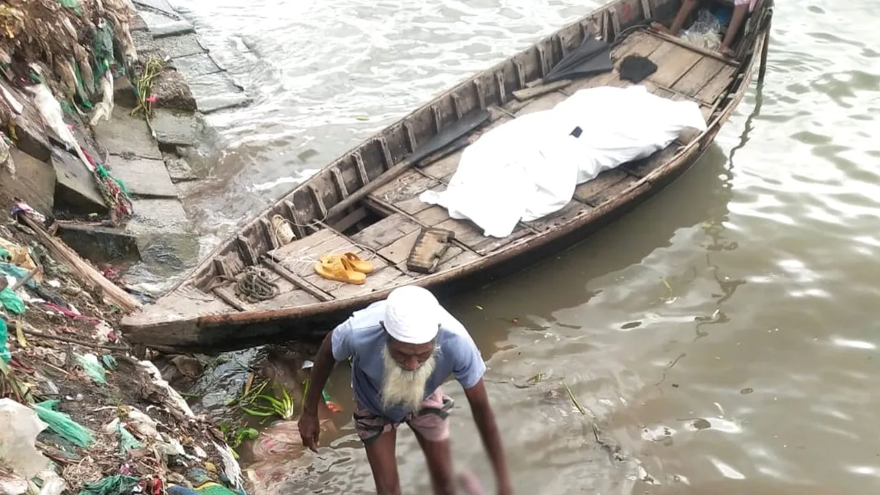 বুড়িগঙ্গা থেকে এক দিনে নারী-শিশুসহ ৪ জনের লাশ উদ্ধার