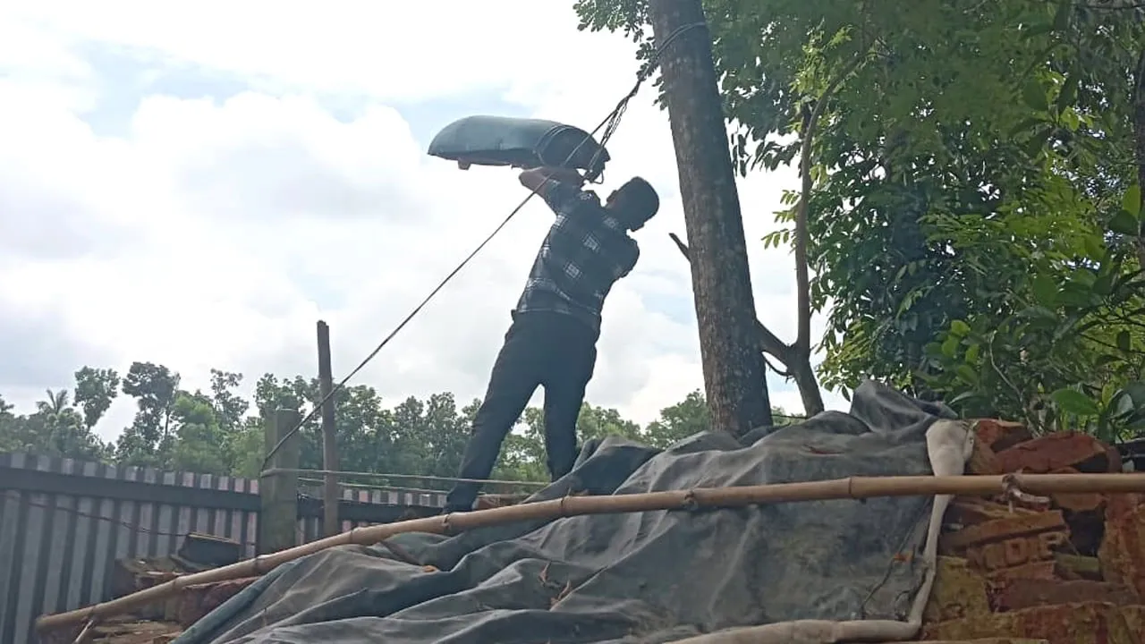 মাদককারবারির বাড়ি থেকে খুলে নেয়া হলো সিসি ক্যামেরা