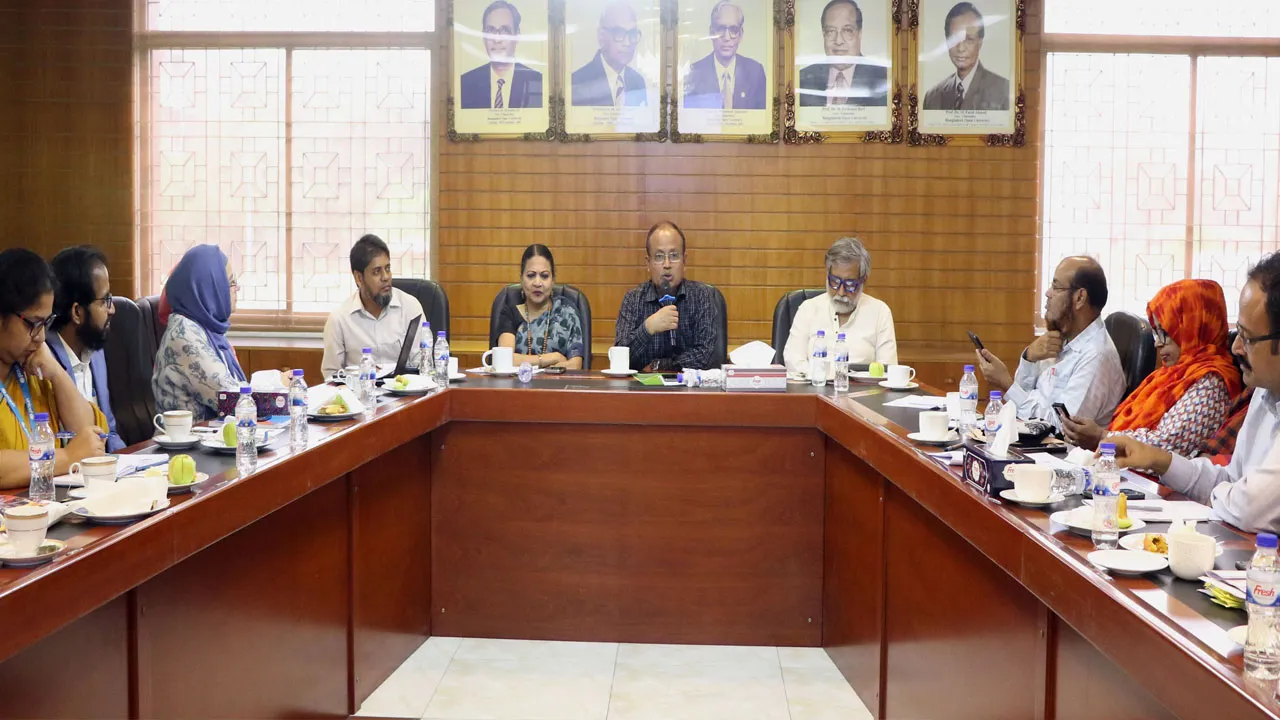 সনদধারী অদক্ষ শিক্ষার্থী সমাজের বোঝা বাউবি ভিসি