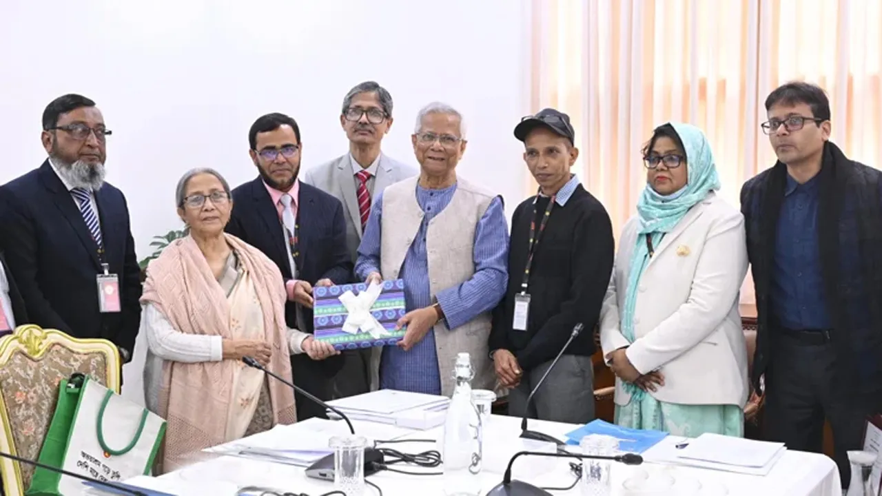 গভীর সমুদ্রে গবেষণা ও সমস্যা চিহ্নিতকরণে প্রধান উপদেষ্টার গুরুত্বারোপ