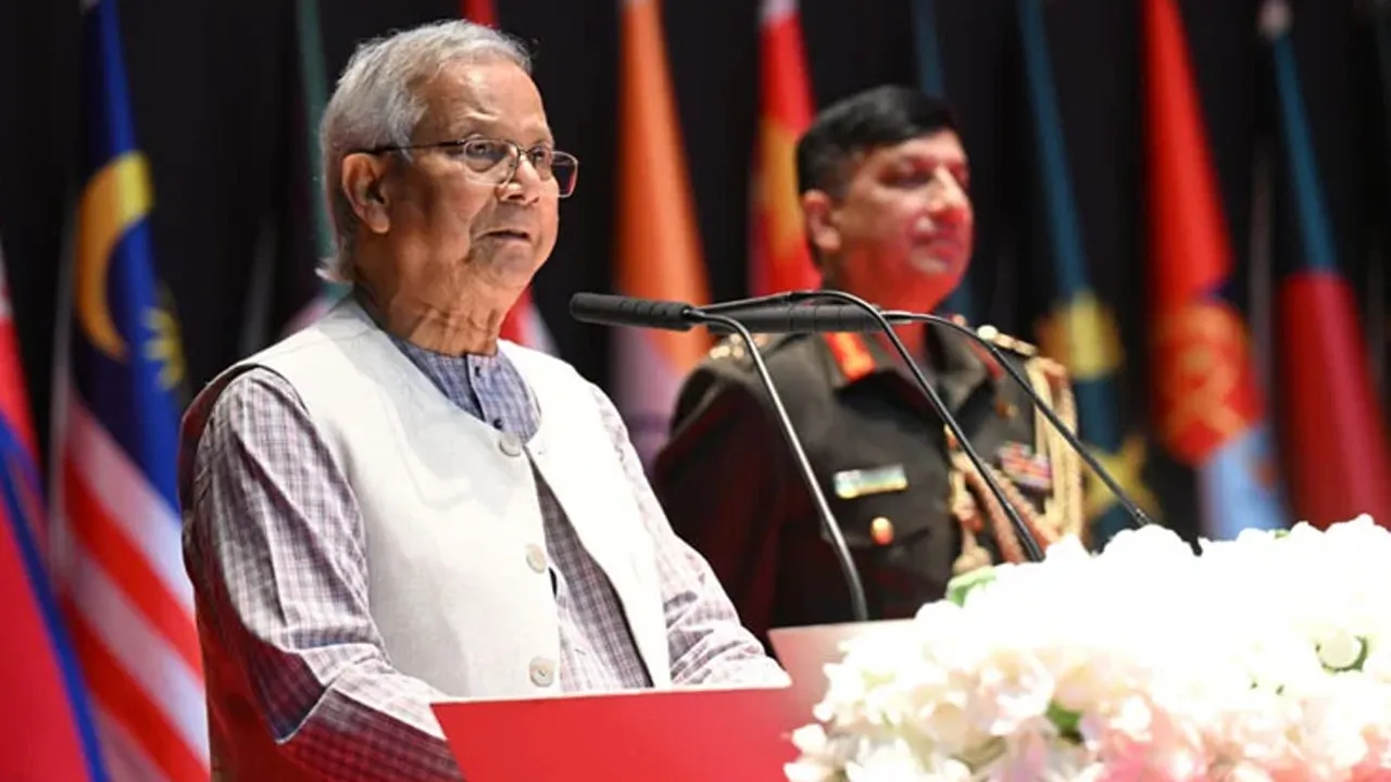 আগামী নির্বাচনে ঐতিহাসিক ভূমিকা পালনে সশস্ত্র বাহিনীর প্রতি আহ্বান প্রধান উপদেষ্টার